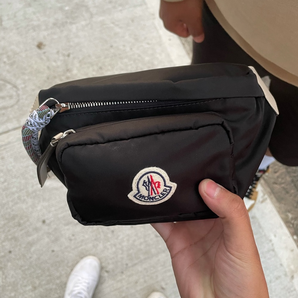 Moncler Fanny pack !